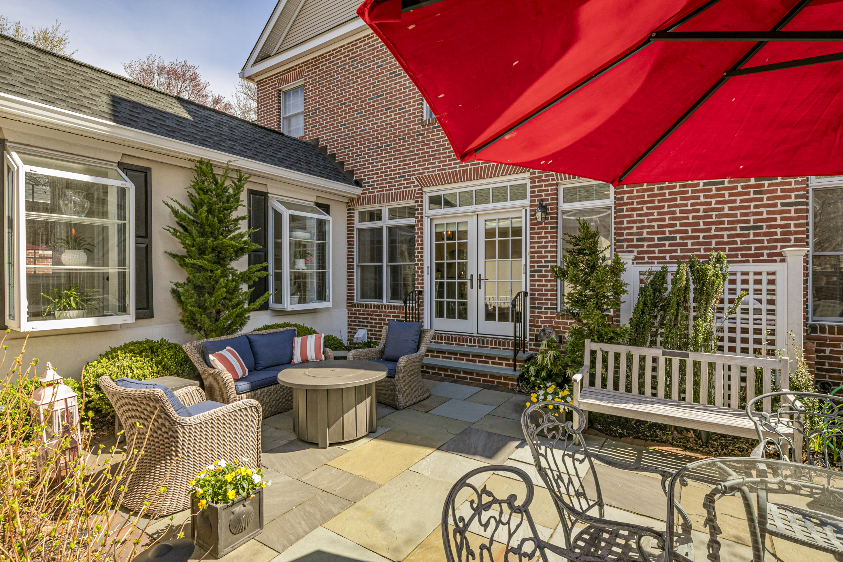  Exceptional Design and Thoughtful Updates in a Rare Governors Lane Offering - 物件實景