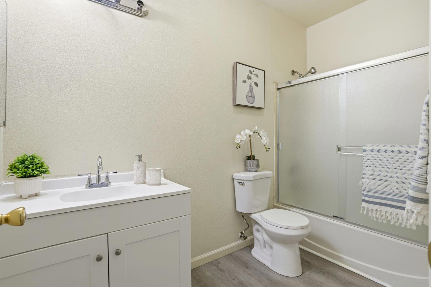 Stockton, California, 95209, United States, 4 Bedrooms Bedrooms, ,3 BathroomsBathrooms,Residential,For Sale,1998971