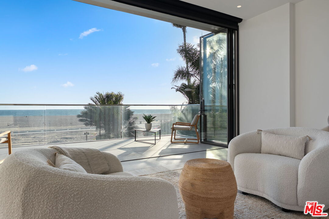 Santa Monica, California, 90403, United States, 7 Bedrooms Bedrooms, ,9 BathroomsBathrooms,Residential,For Sale,1955538