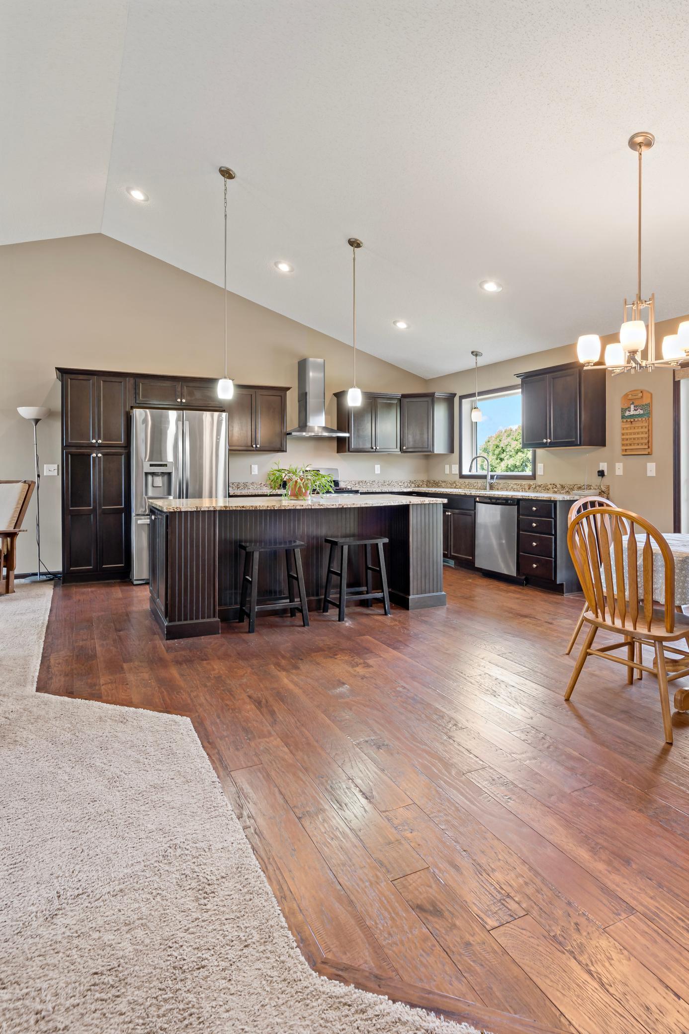 Shakopee, Minnesota, 55379, United States, 5 Bedrooms Bedrooms, ,2 BathroomsBathrooms,Residential,For Sale,1918771