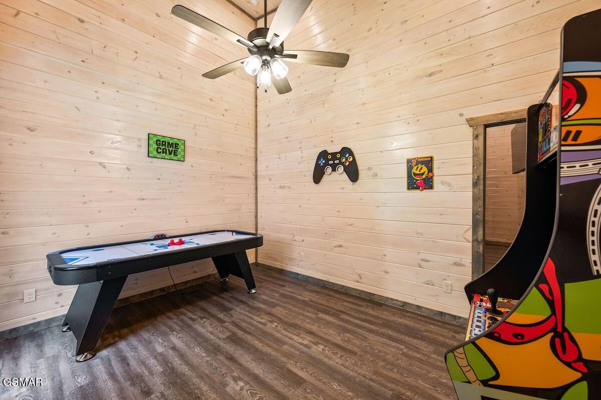 Gatlinburg, Tennessee, 37738, United States, 4 Bedrooms Bedrooms, ,5 BathroomsBathrooms,Residential,For Sale,2048286