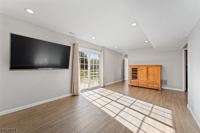 Hillsborough Twp., New Jersey, 08844, United States, 4 Bedrooms Bedrooms, ,3 BathroomsBathrooms,Residential,For Sale,1999779