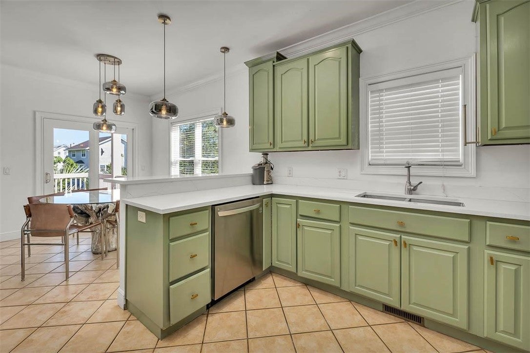 Brunswick, Georgia, 31520, United States, 3 Bedrooms Bedrooms, ,3 BathroomsBathrooms,Residential,For Sale,1895763