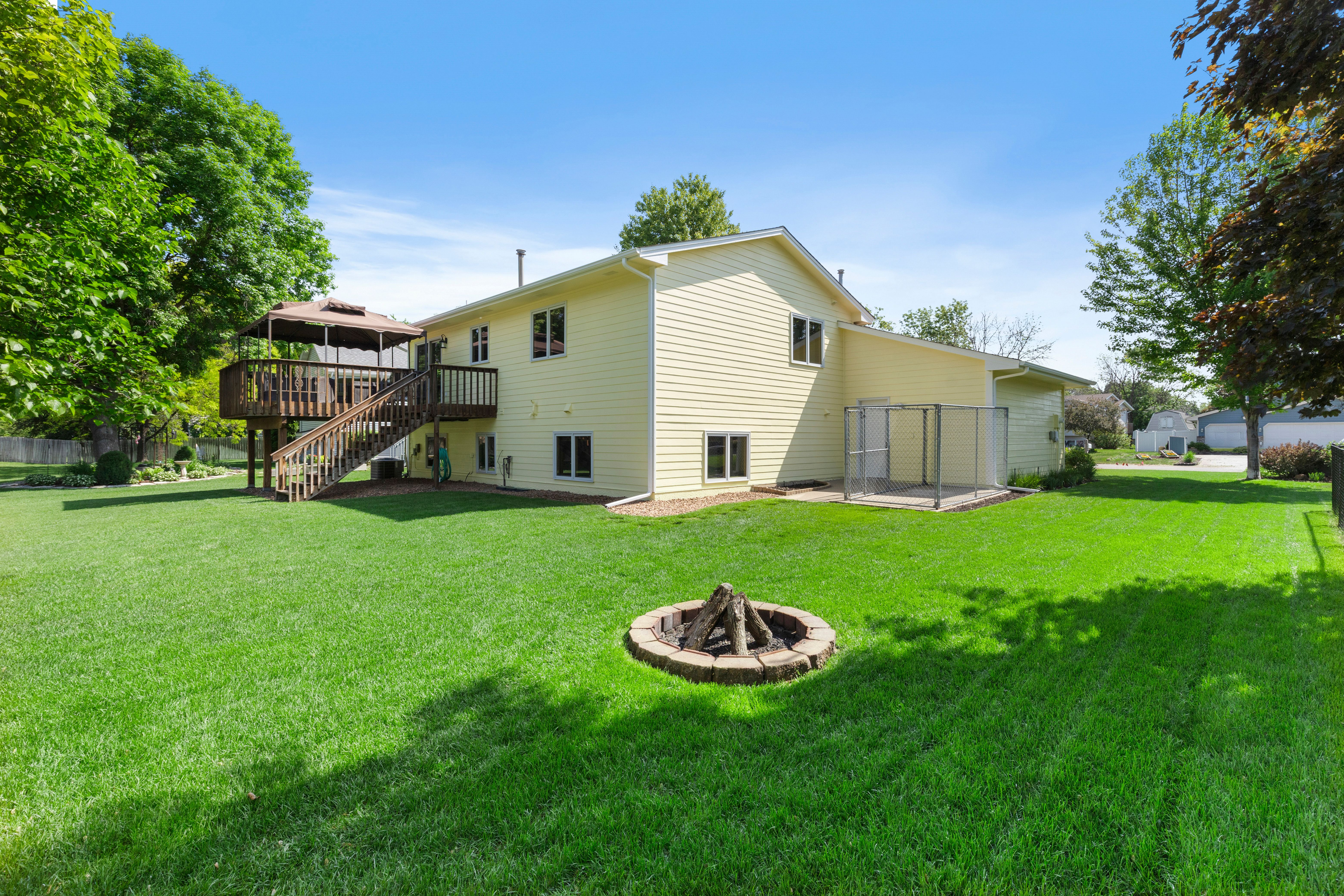  Inviting Champlin Living with Thoughtful Modern Updates - 物件實景