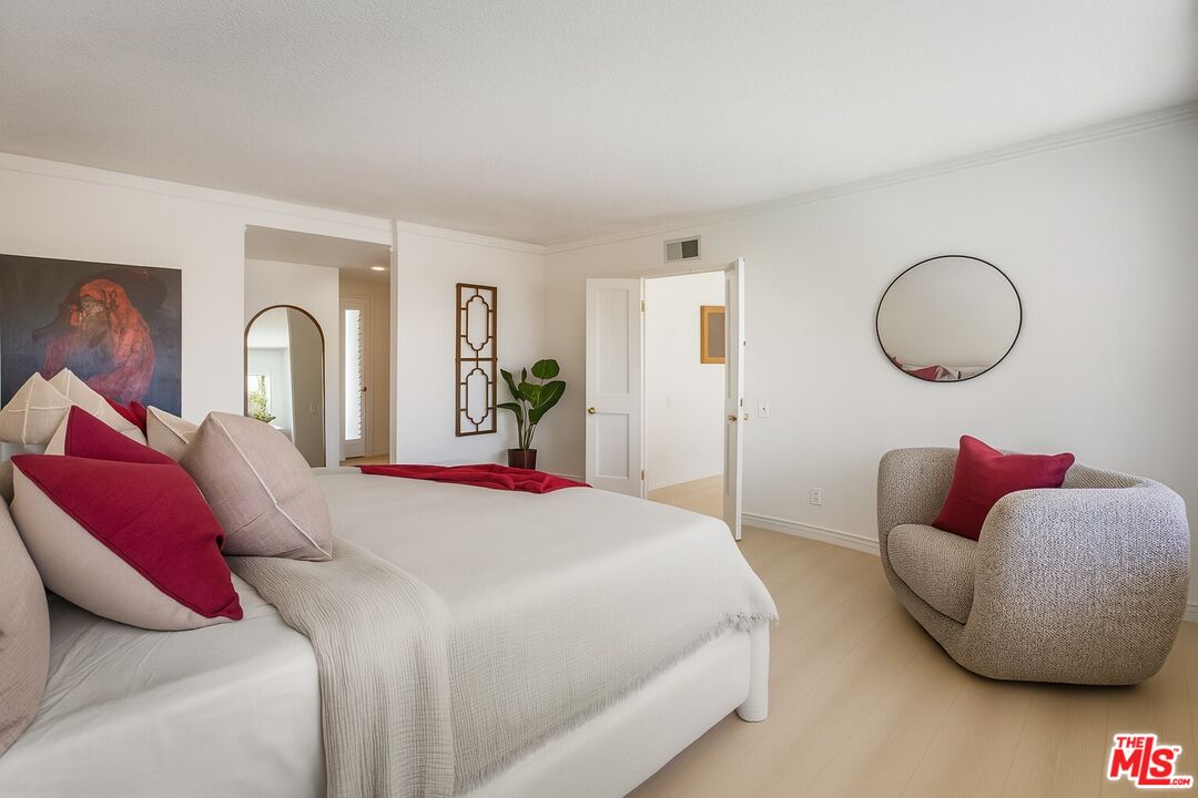 Los Angeles, California, 90027, United States, 4 Bedrooms Bedrooms, ,4 BathroomsBathrooms,Residential,For Sale,1918176