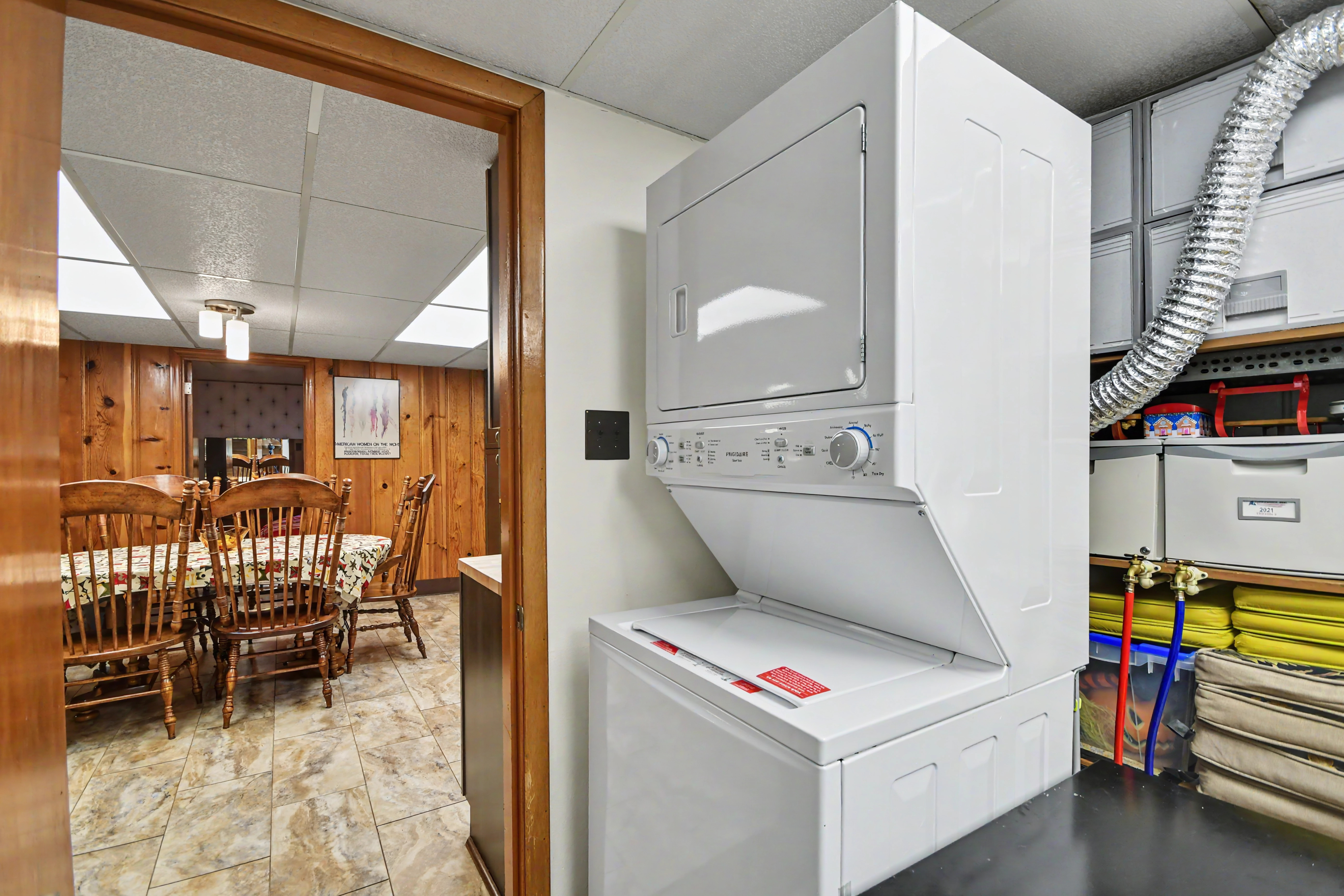  You’ll fall in love with this charming midcentury ranch. - 物件實景