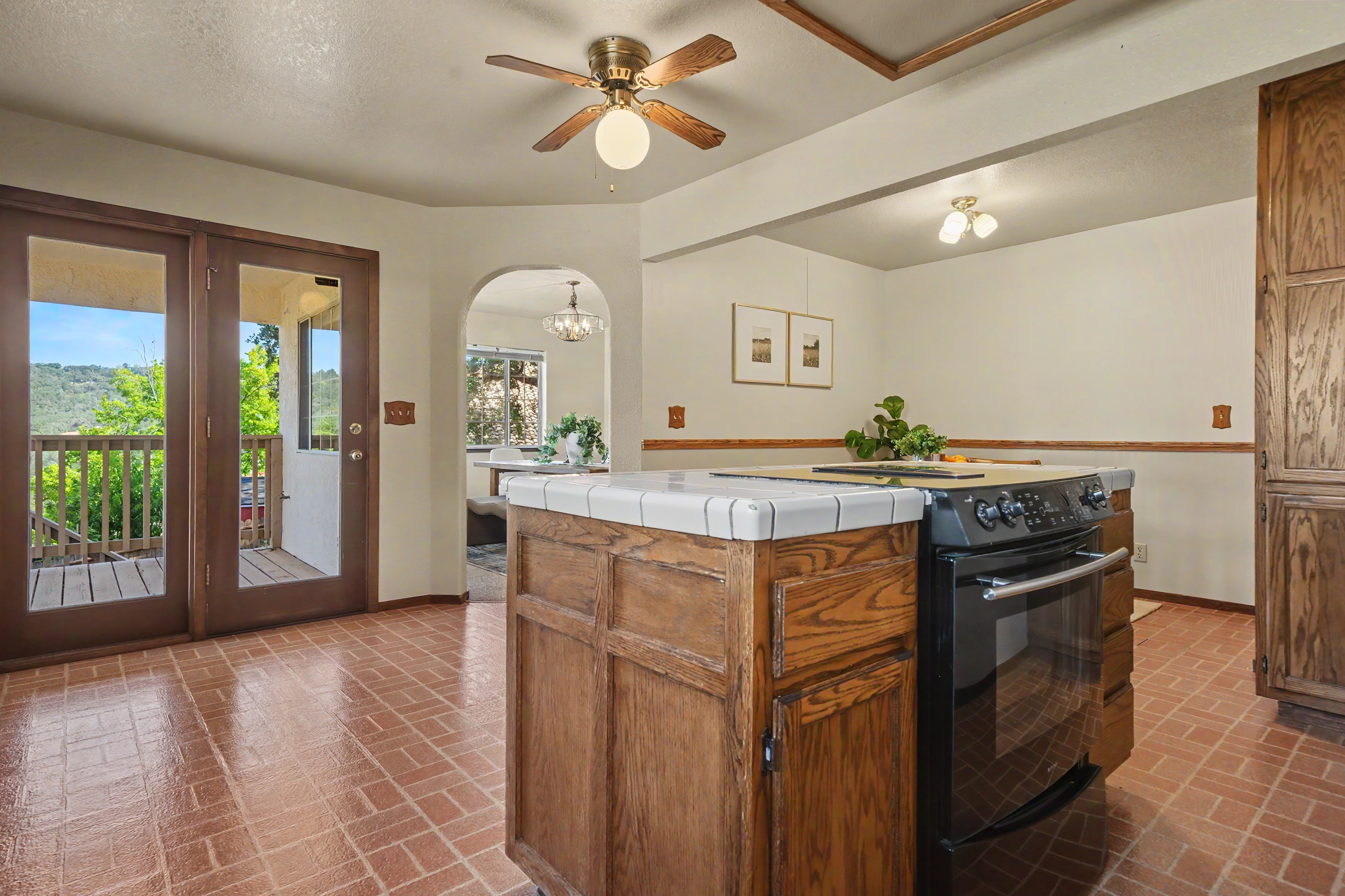  Spacious Sutter Creek Home with Hillside Views and Endless Potential - 物件實景