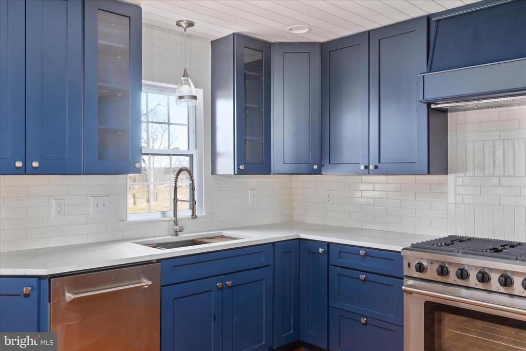 Winchester, Virginia, 22602, United States, 5 Bedrooms Bedrooms, ,5 BathroomsBathrooms,Residential,For Sale,2039774