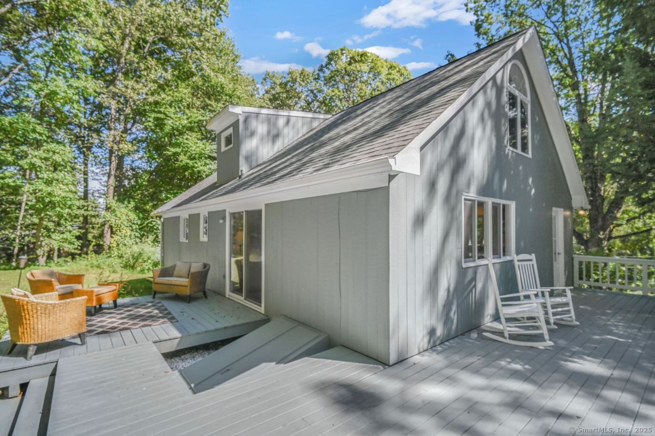 Newtown, Connecticut, 06470, United States, 3 Bedrooms Bedrooms, ,2 BathroomsBathrooms,Residential,For Sale,1941987