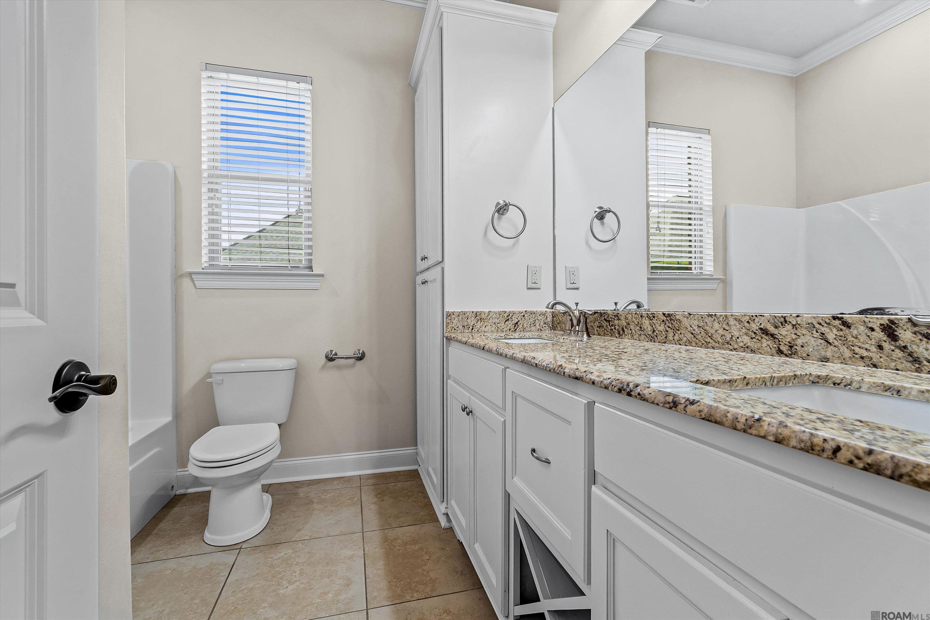 Gonzales, Louisiana, 70737, United States, 5 Bedrooms Bedrooms, ,3 BathroomsBathrooms,Residential,For Sale,1915679