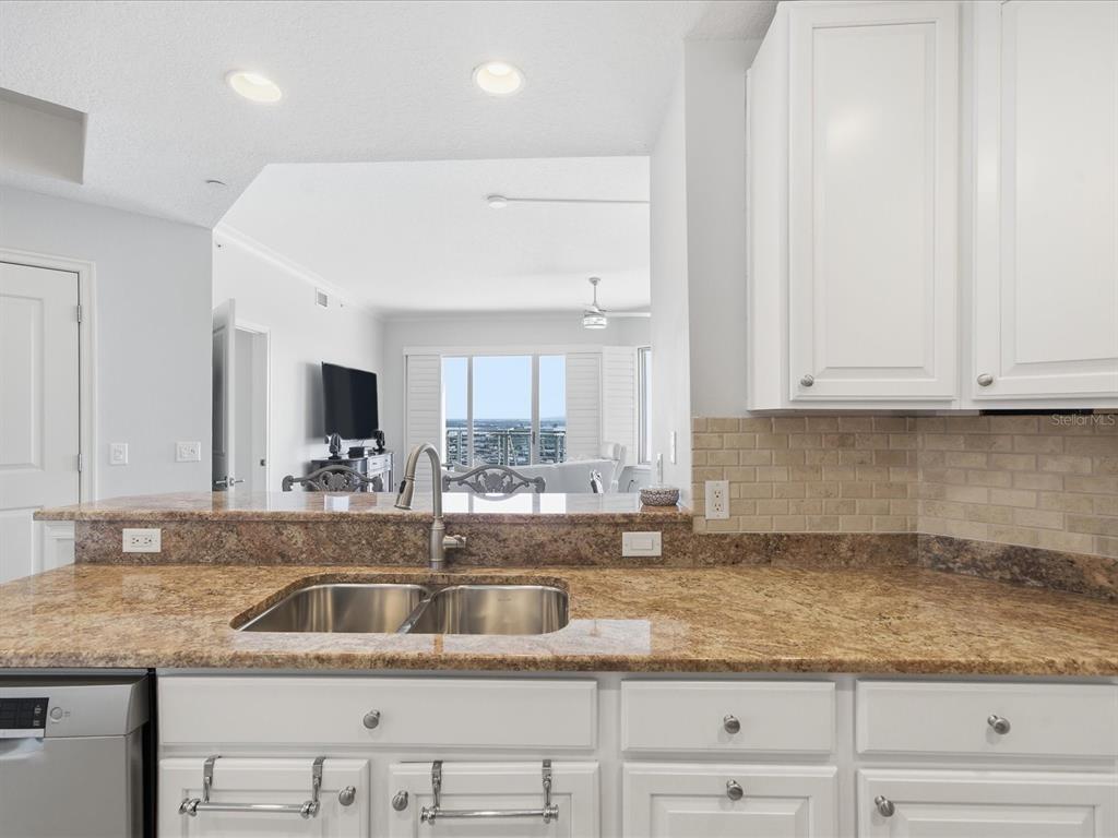 Tampa, Florida, 33602, United States, 2 Bedrooms Bedrooms, ,3 BathroomsBathrooms,Residential,For Sale,2003019