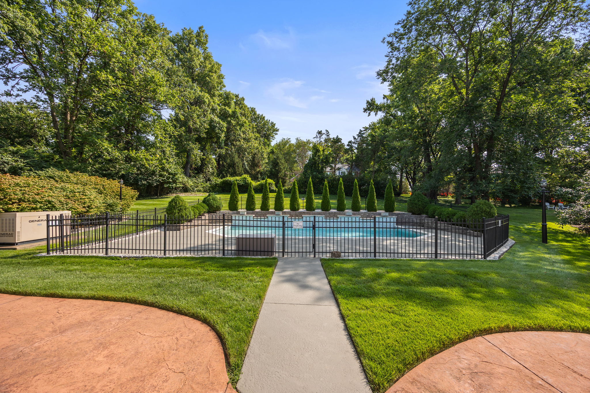  This classic Berkshire home offers curb appeal galore - 物件實景