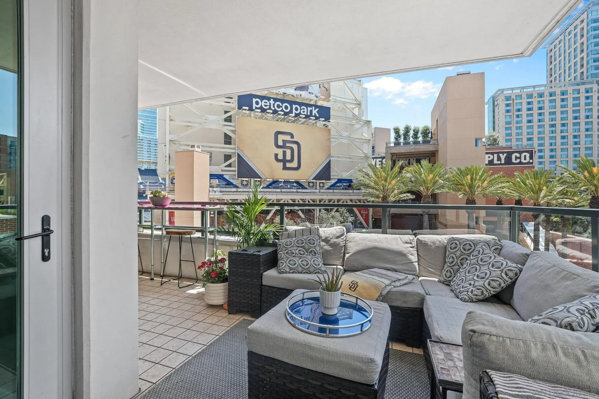 7th Ave, San Diego, CA 92101