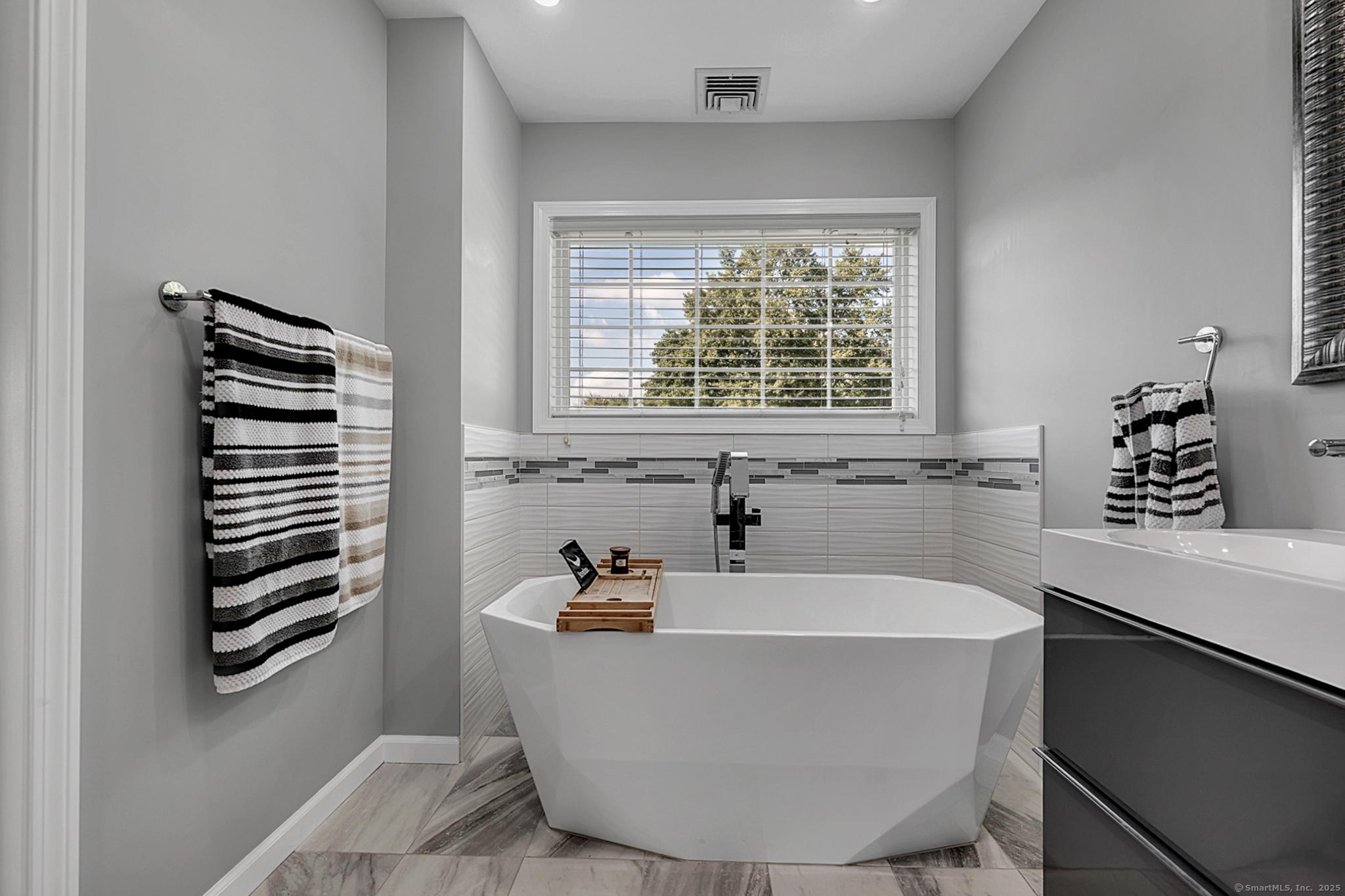 Naugatuck, Connecticut, 06770, United States, 4 Bedrooms Bedrooms, ,3 BathroomsBathrooms,Residential,For Sale,1937720