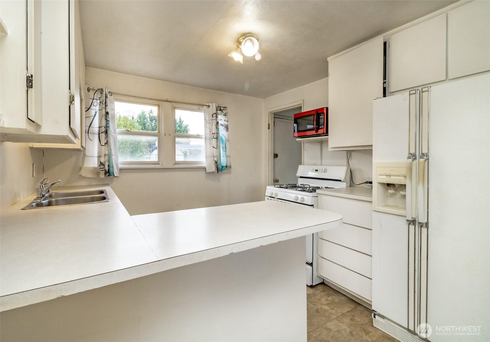 TUKWILA, Washington, 98168, United States, 2 Bedrooms Bedrooms, ,1 BathroomBathrooms,Residential,For Sale,2003003