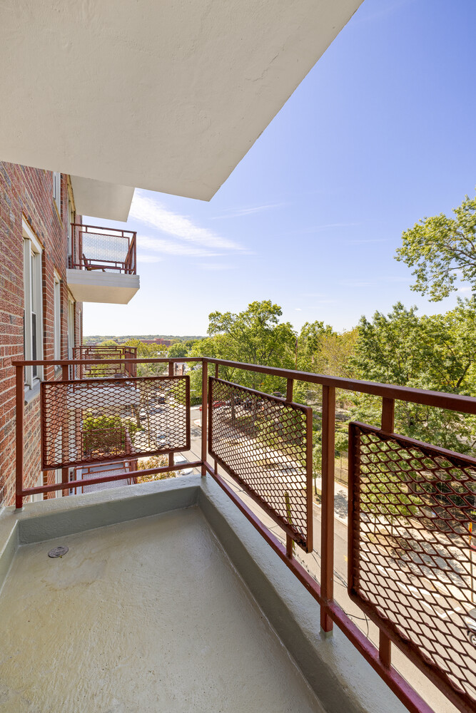 New York City, New York, 11374, United States, 2 Bedrooms Bedrooms, ,2 BathroomsBathrooms,Residential,For Sale,1948946