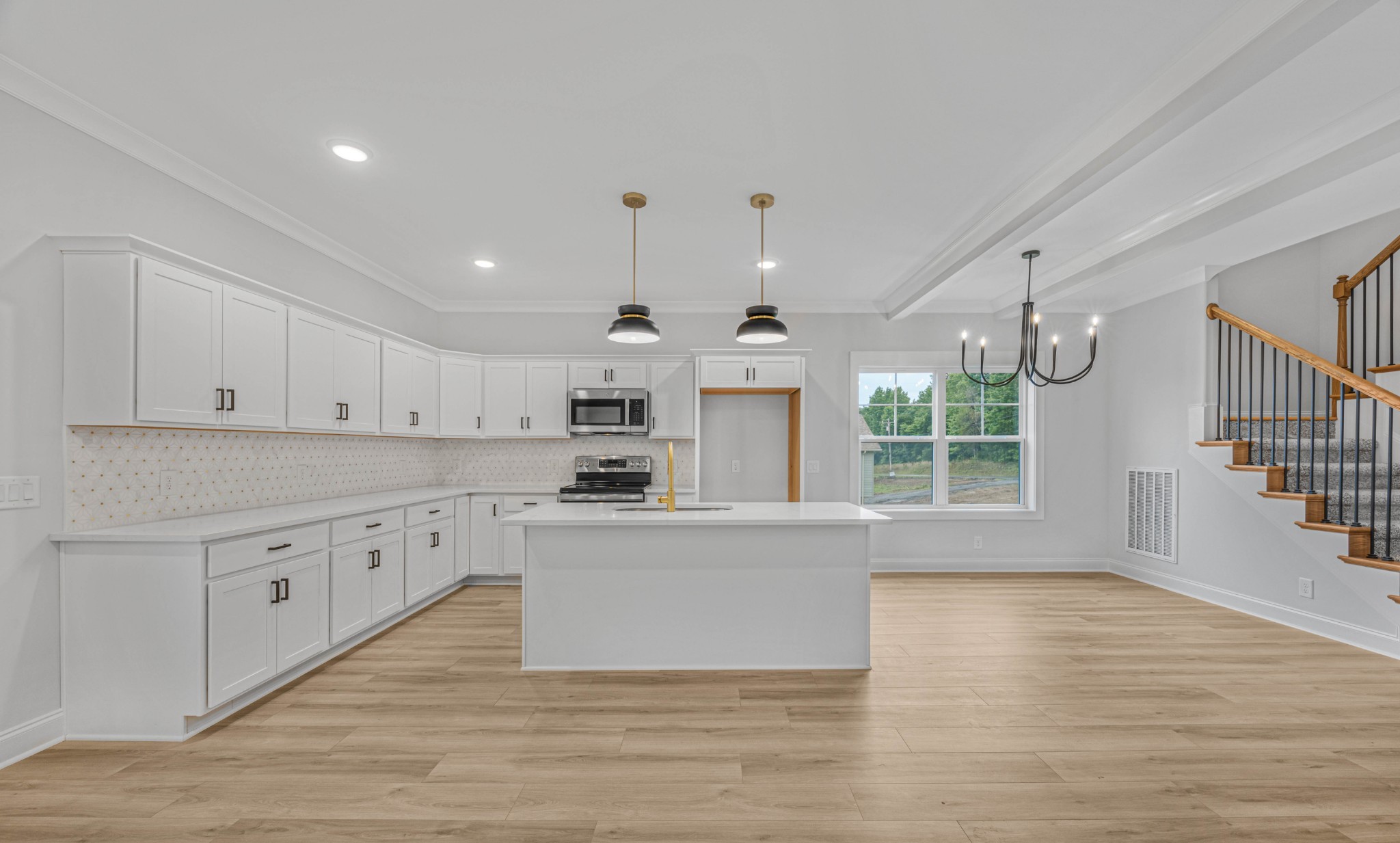 Clarksville, Tennessee, 37040, United States, 4 Bedrooms Bedrooms, ,3 BathroomsBathrooms,Residential,For Sale,1979946