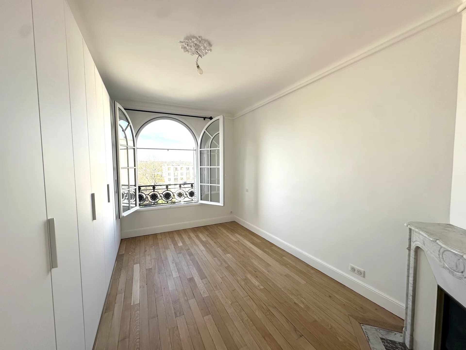 Le Vésinet, Île-de-France, 78110, FR, 2 Bedrooms Bedrooms, ,1 BathroomBathrooms,Residential,For Sale,2003303