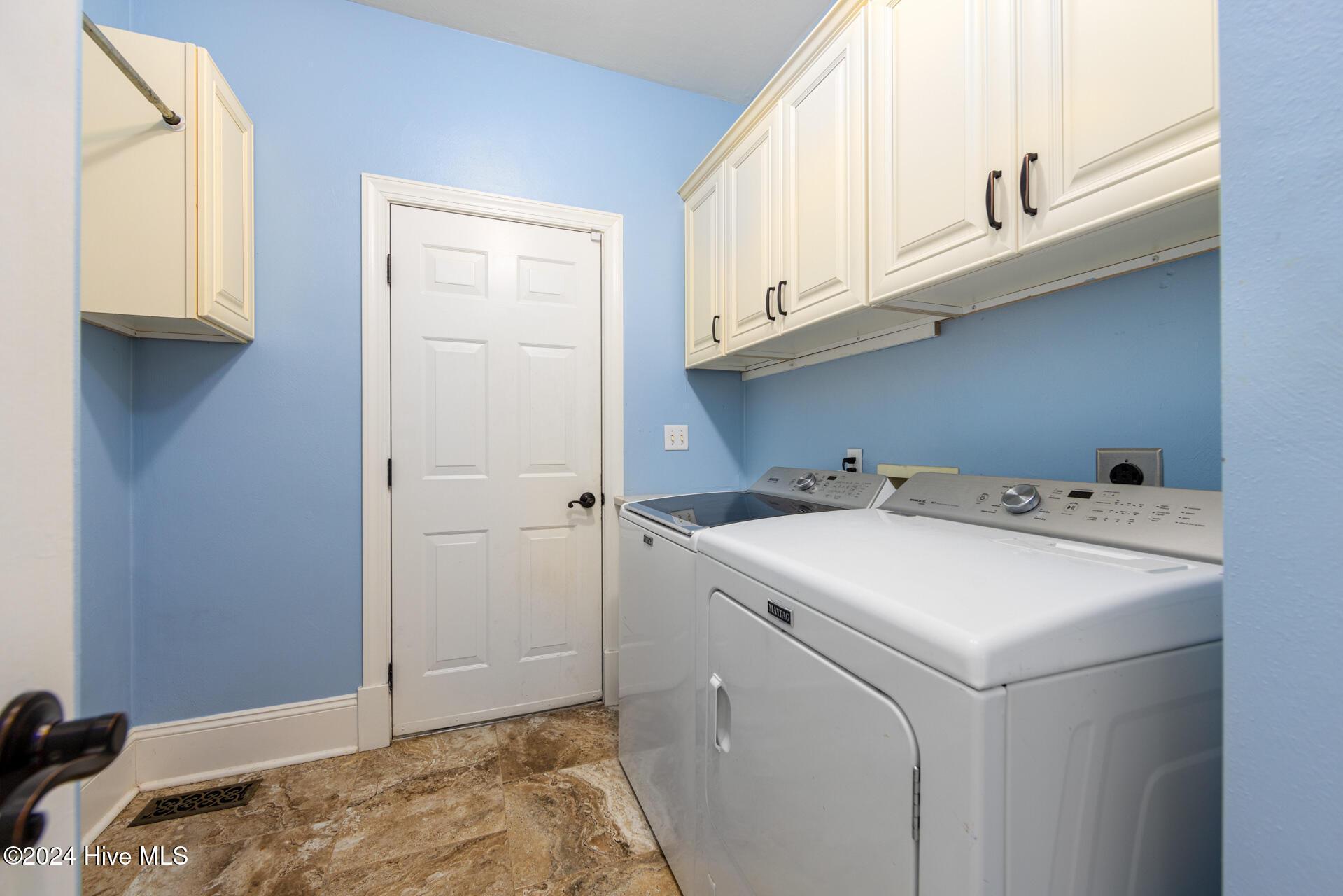 Currituck, North Carolina, 27929, United States, 4 Bedrooms Bedrooms, ,4 BathroomsBathrooms,Residential,For Sale,1849903