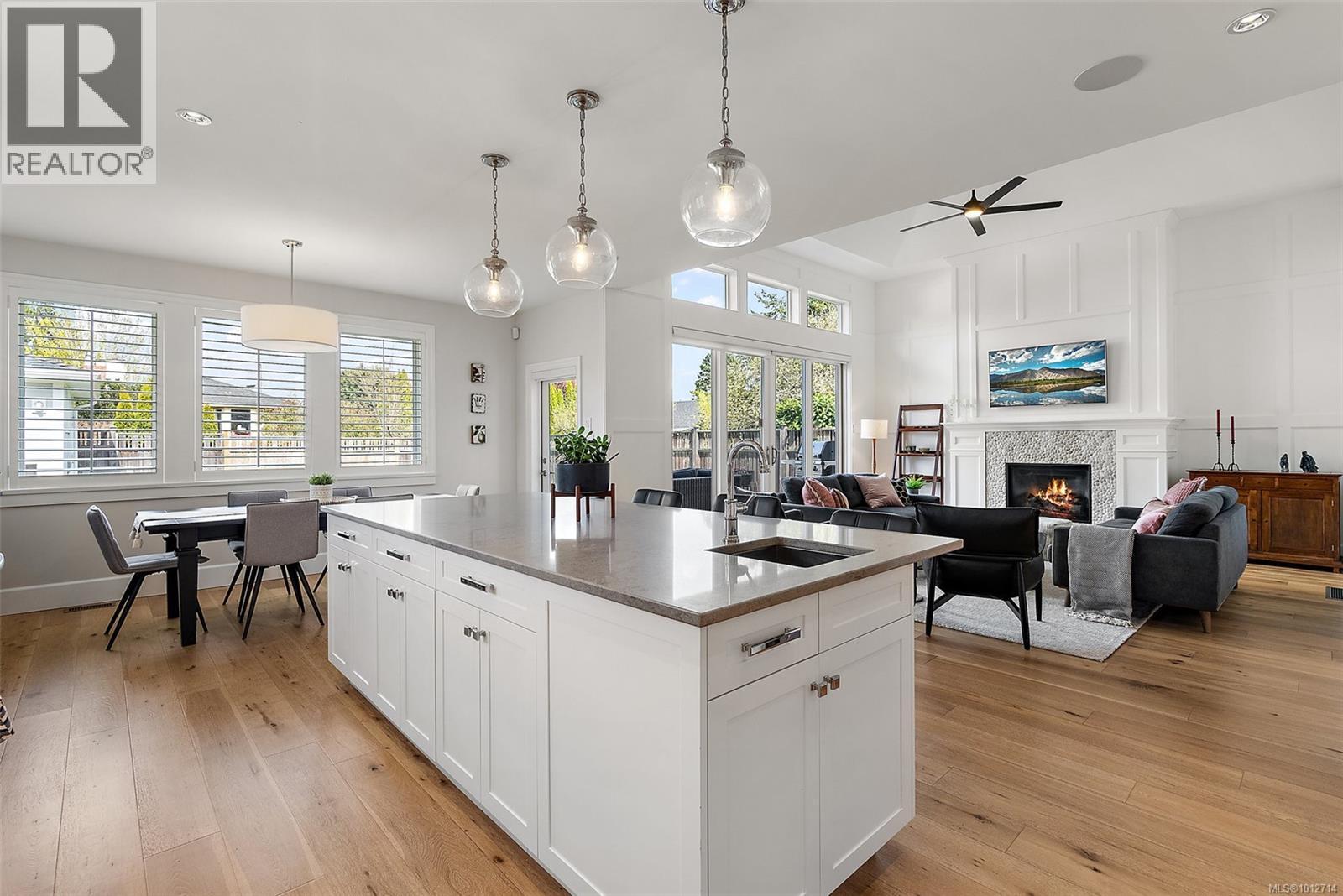 OAK BAY, British Columbia, V8S 2W2, CA, 3 Bedrooms Bedrooms, ,3 BathroomsBathrooms,Residential,For Sale,1949531