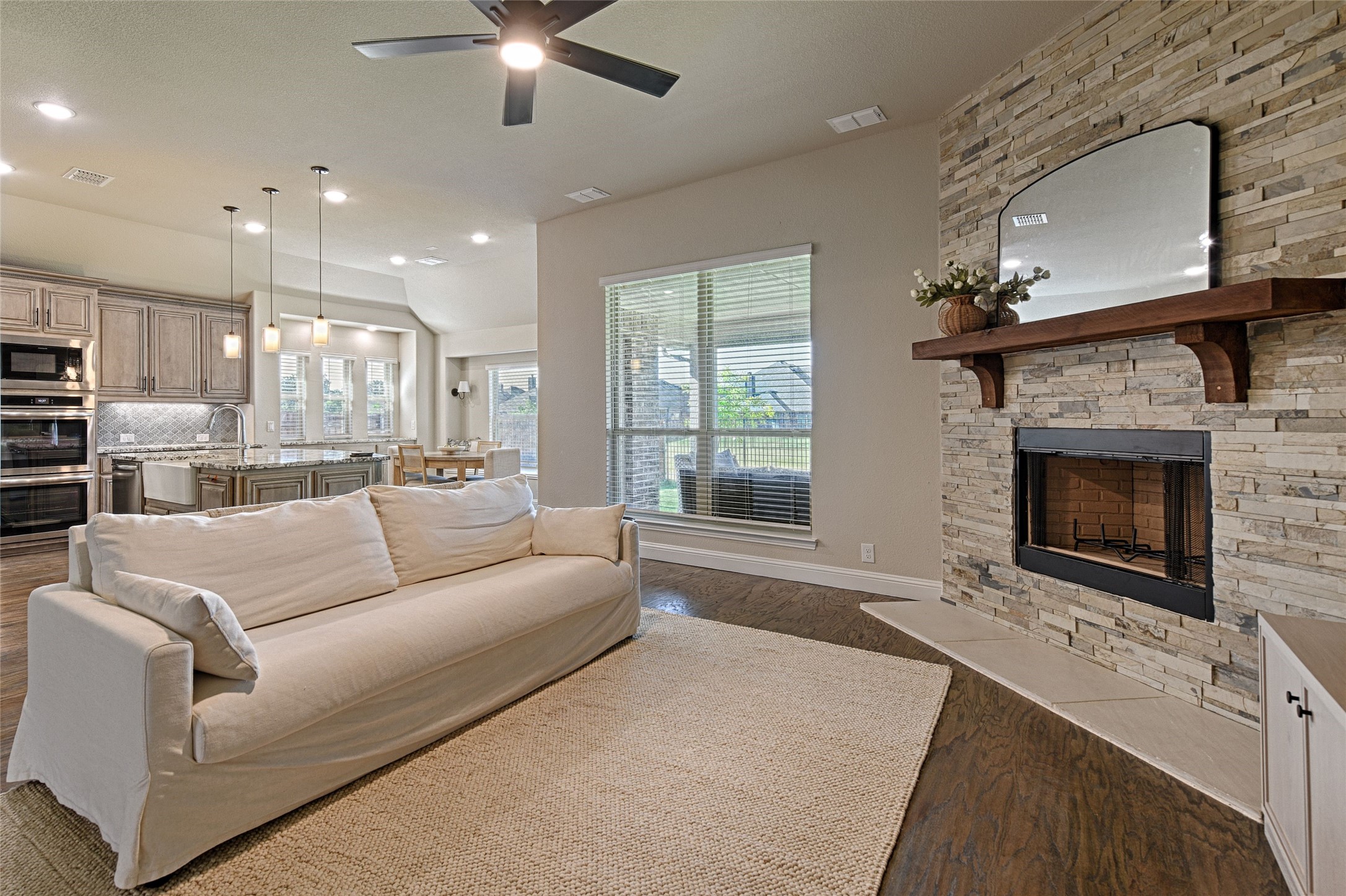 Burleson, Texas, 76028, United States, 4 Bedrooms Bedrooms, ,3 BathroomsBathrooms,Residential,For Sale,1954852