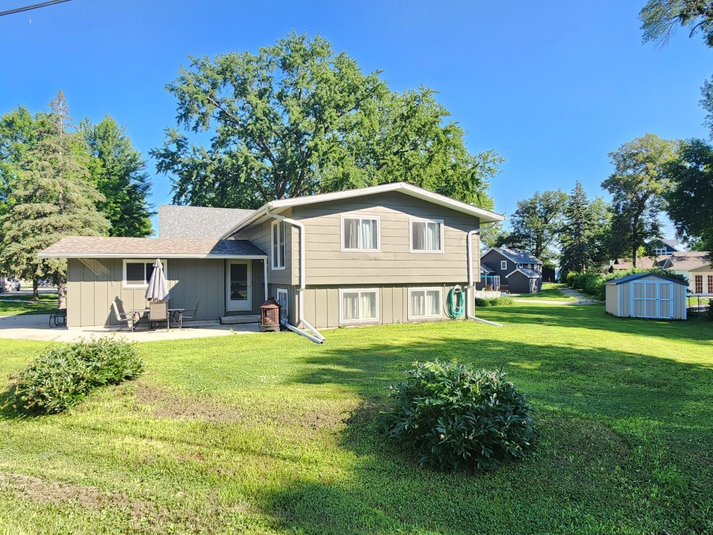 Clear Lake, Iowa, 50428, United States, 3 Bedrooms Bedrooms, ,1 BathroomBathrooms,Residential,For Sale,1937165