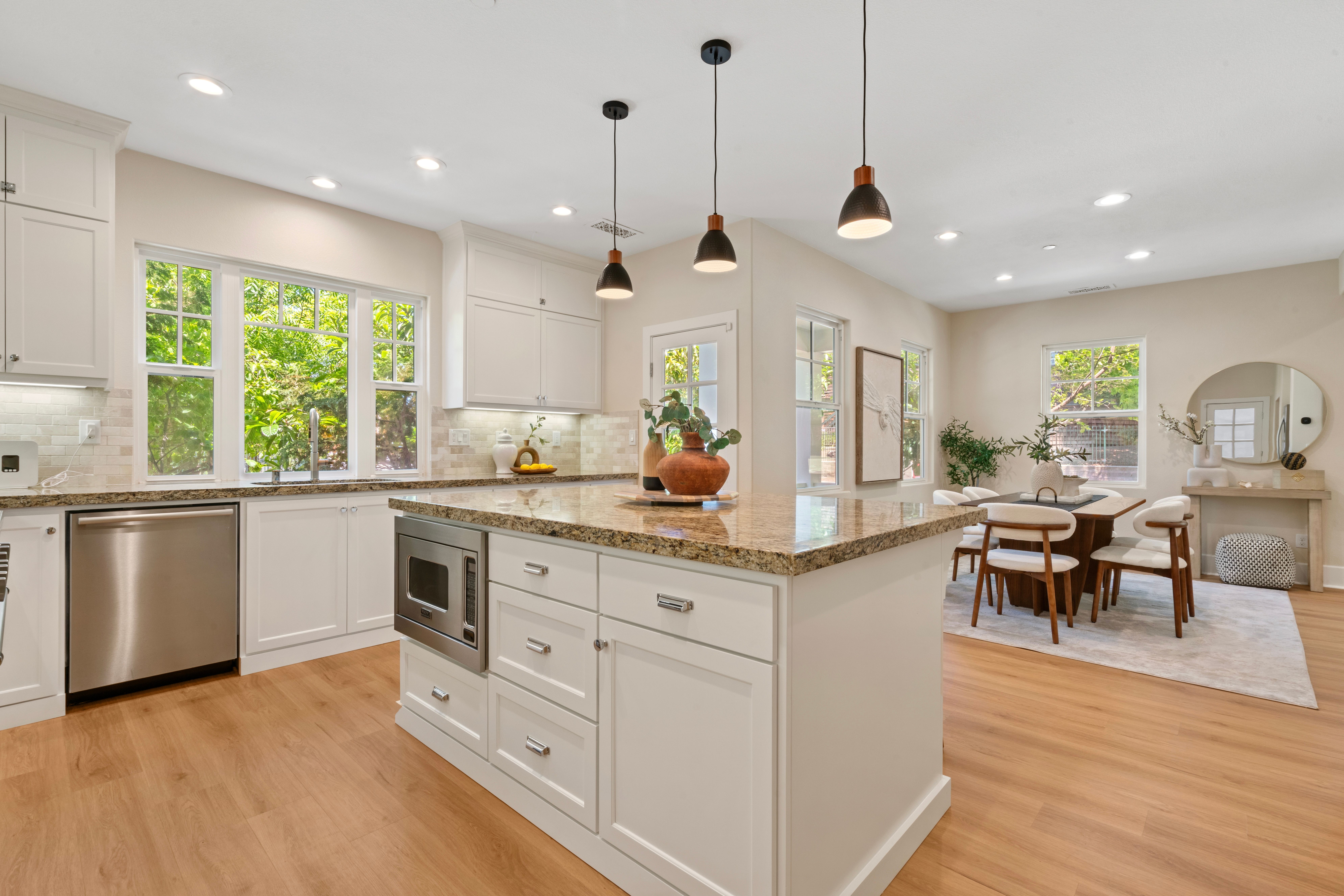  Stunningly Remodeled Craftsman with Top-Rated Warm Springs Schools - 物件實景