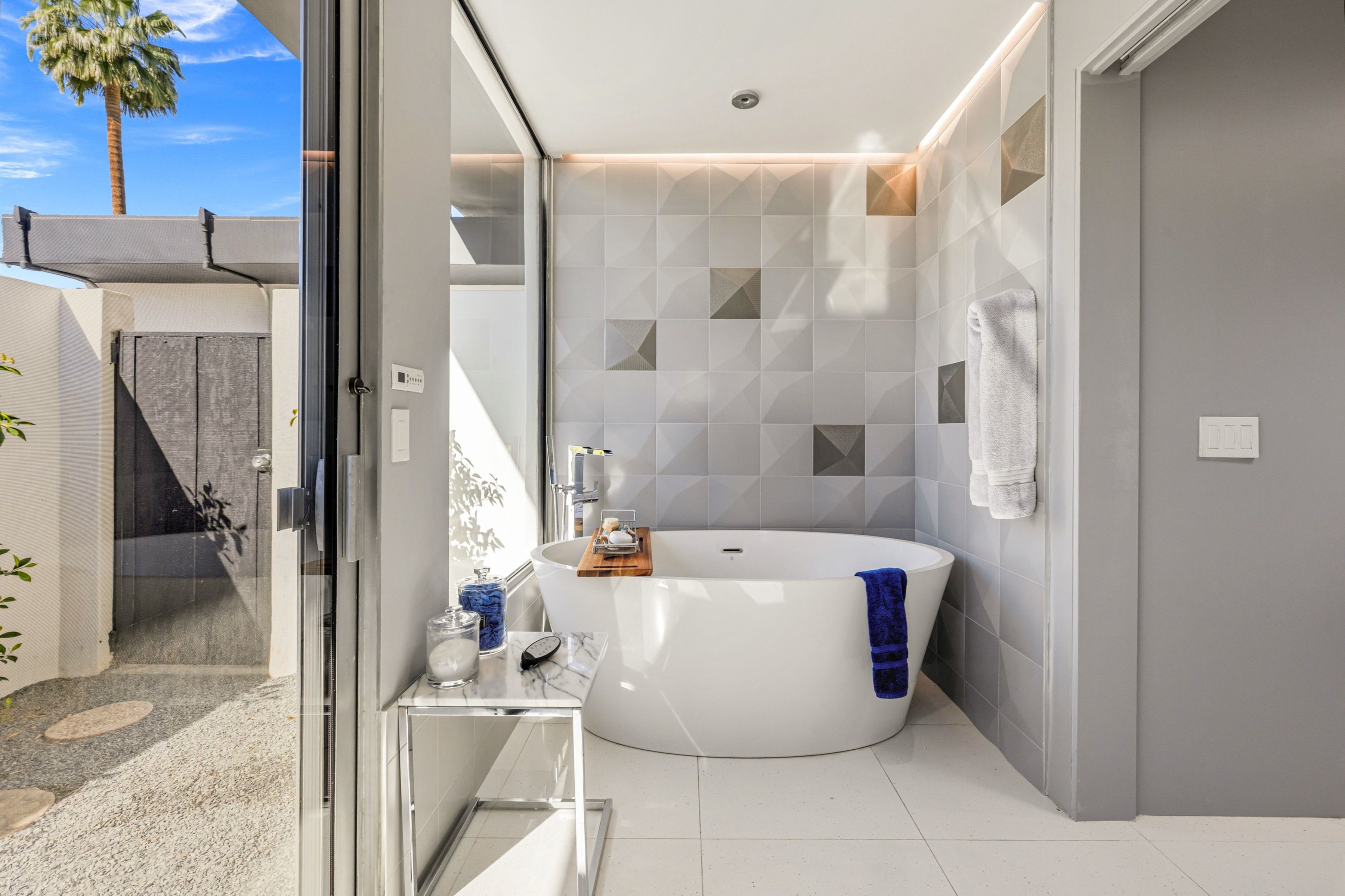  Custom Contemporary On Rare Double Indian Wells Lot - 物件實景