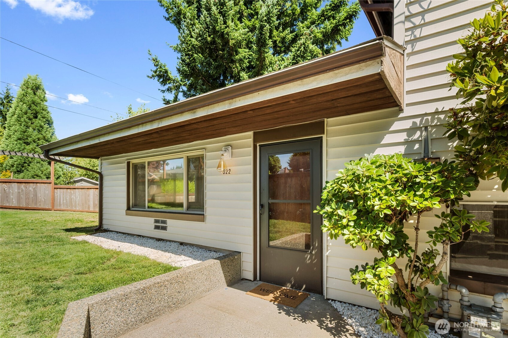 Burien, Washington, 98166, United States, 3 Bedrooms Bedrooms, ,2 BathroomsBathrooms,Residential,For Sale,1895408