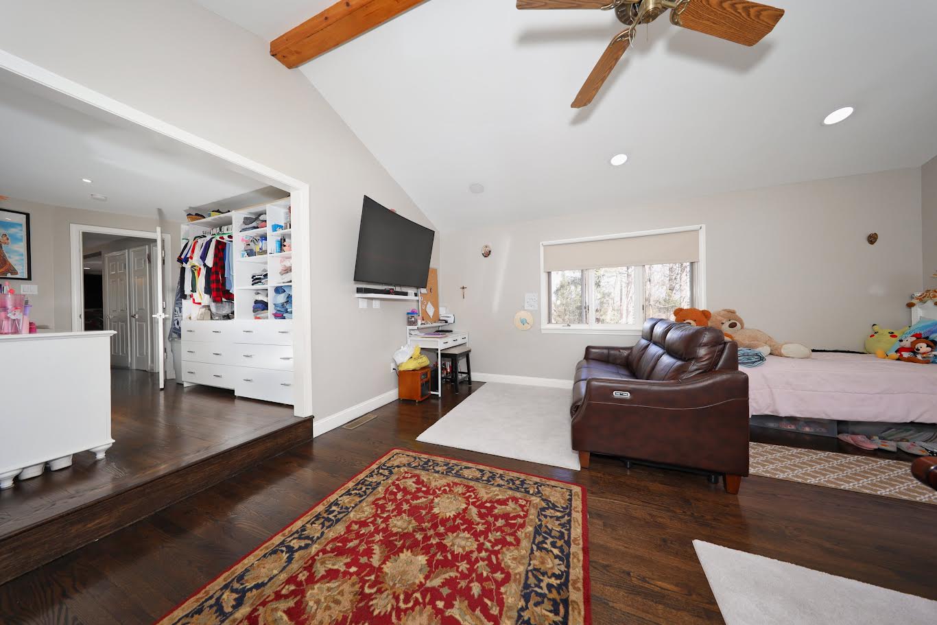 Farmington, Connecticut, 06032, United States, 4 Bedrooms Bedrooms, ,3 BathroomsBathrooms,Residential,For Sale,1974620