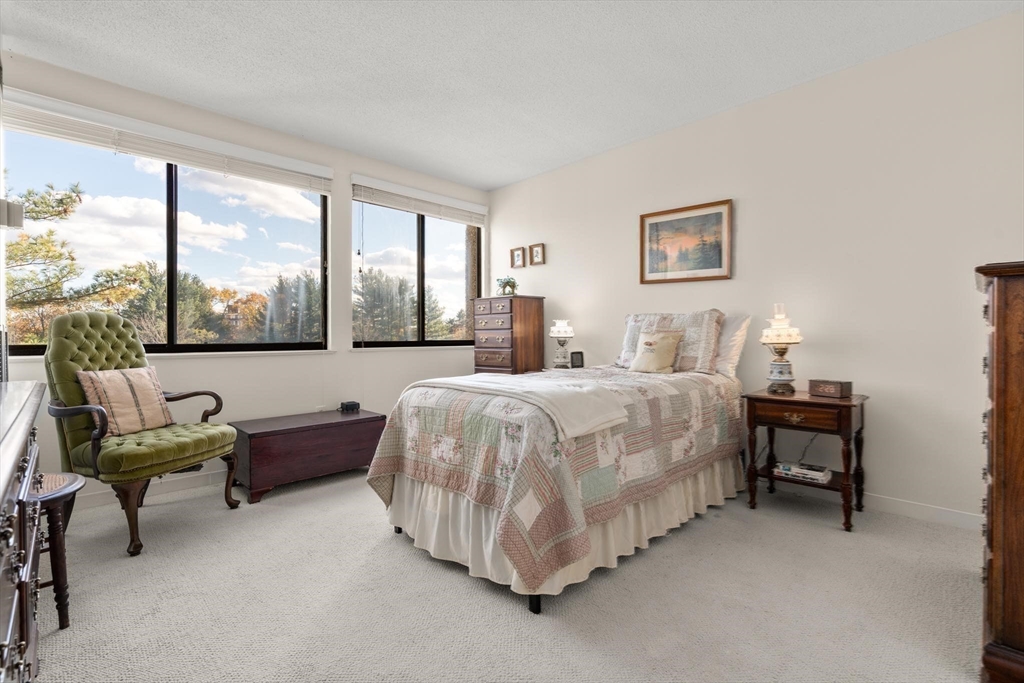 Newton, Massachusetts, 02467, United States, 2 Bedrooms Bedrooms, ,2 BathroomsBathrooms,Residential,For Sale,1987571