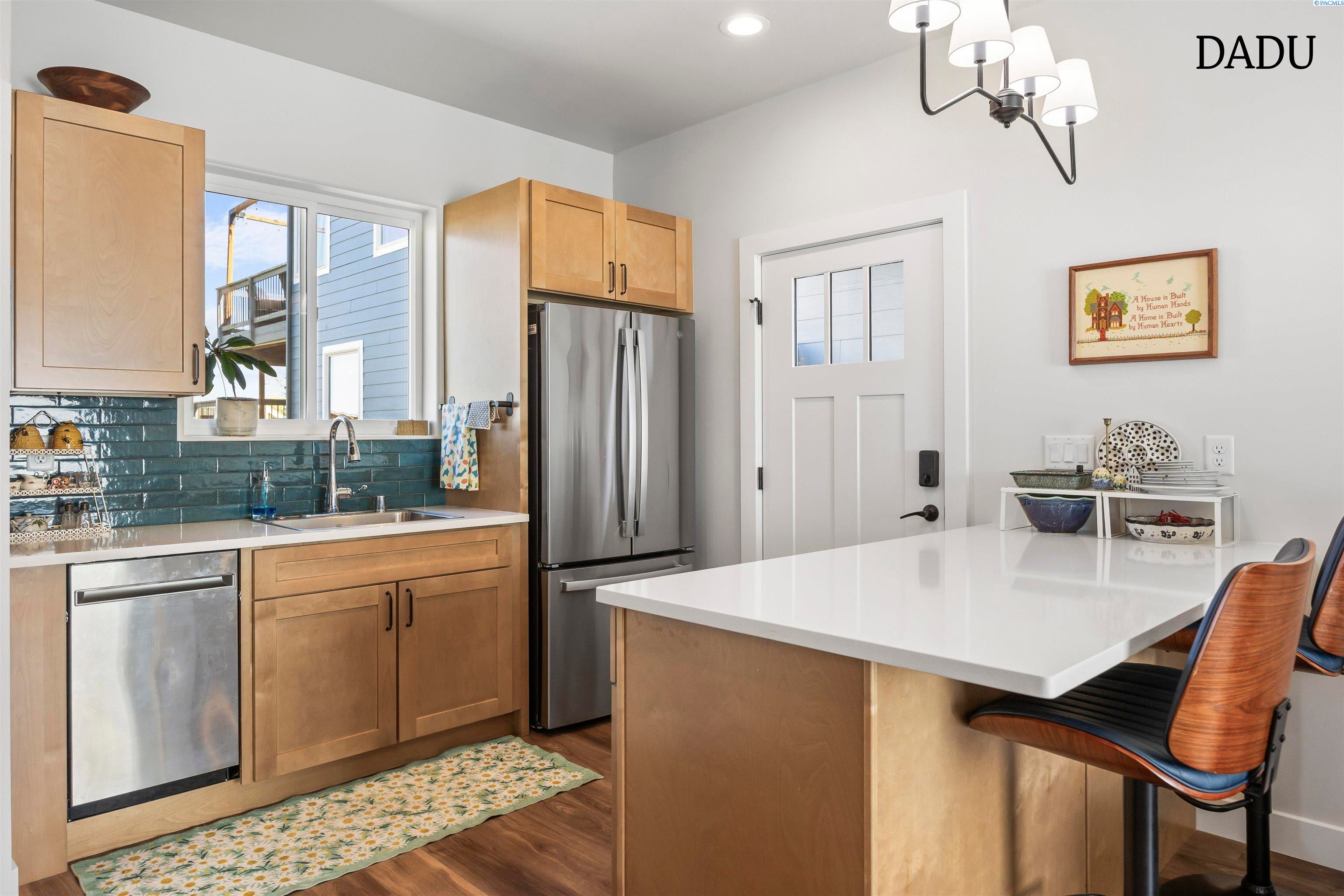 West Richland, Washington, 99353, United States, 4 Bedrooms Bedrooms, ,4 BathroomsBathrooms,Residential,For Sale,2031240