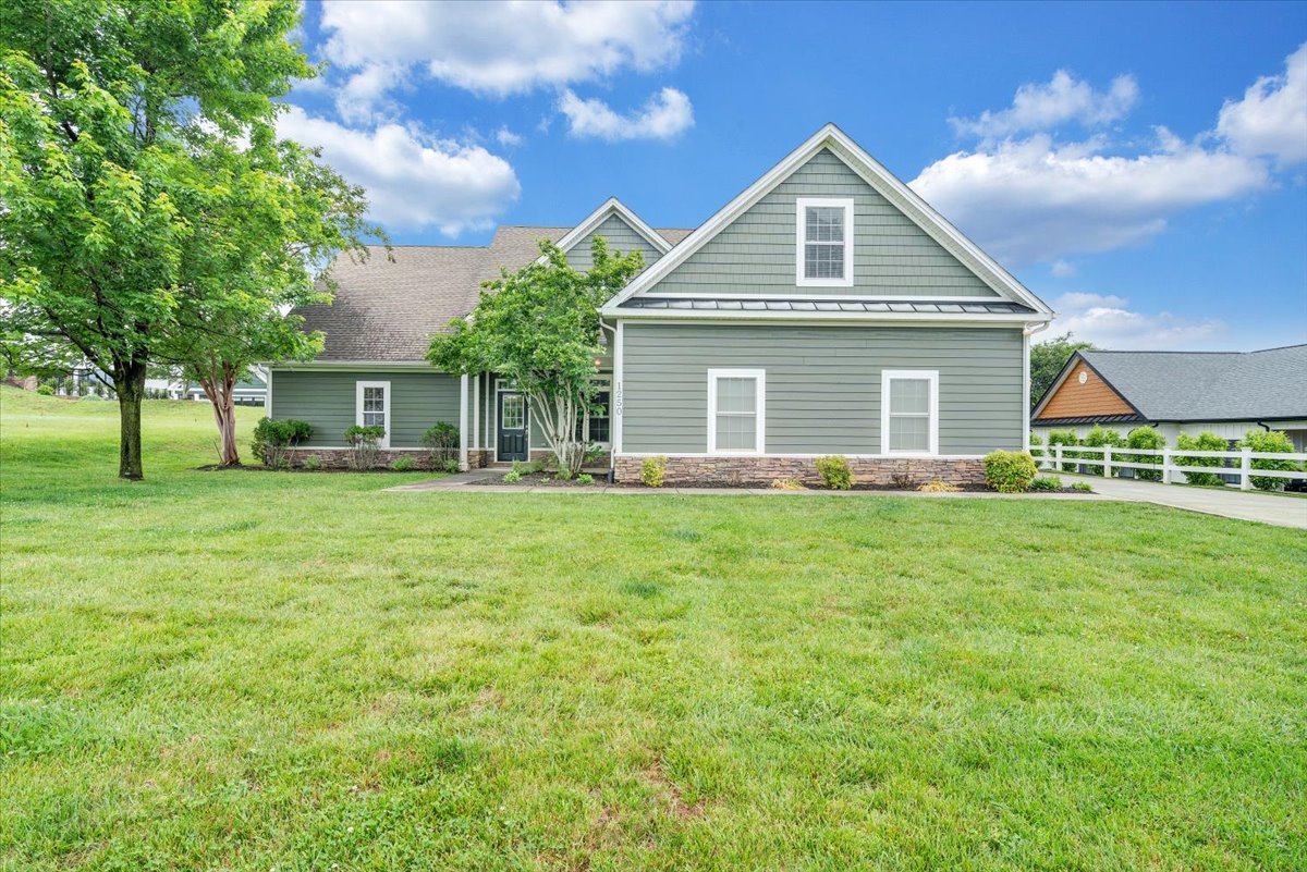 Huddleston, Virginia, 24104, United States, 4 Bedrooms Bedrooms, ,4 BathroomsBathrooms,Residential,For Sale,2048445