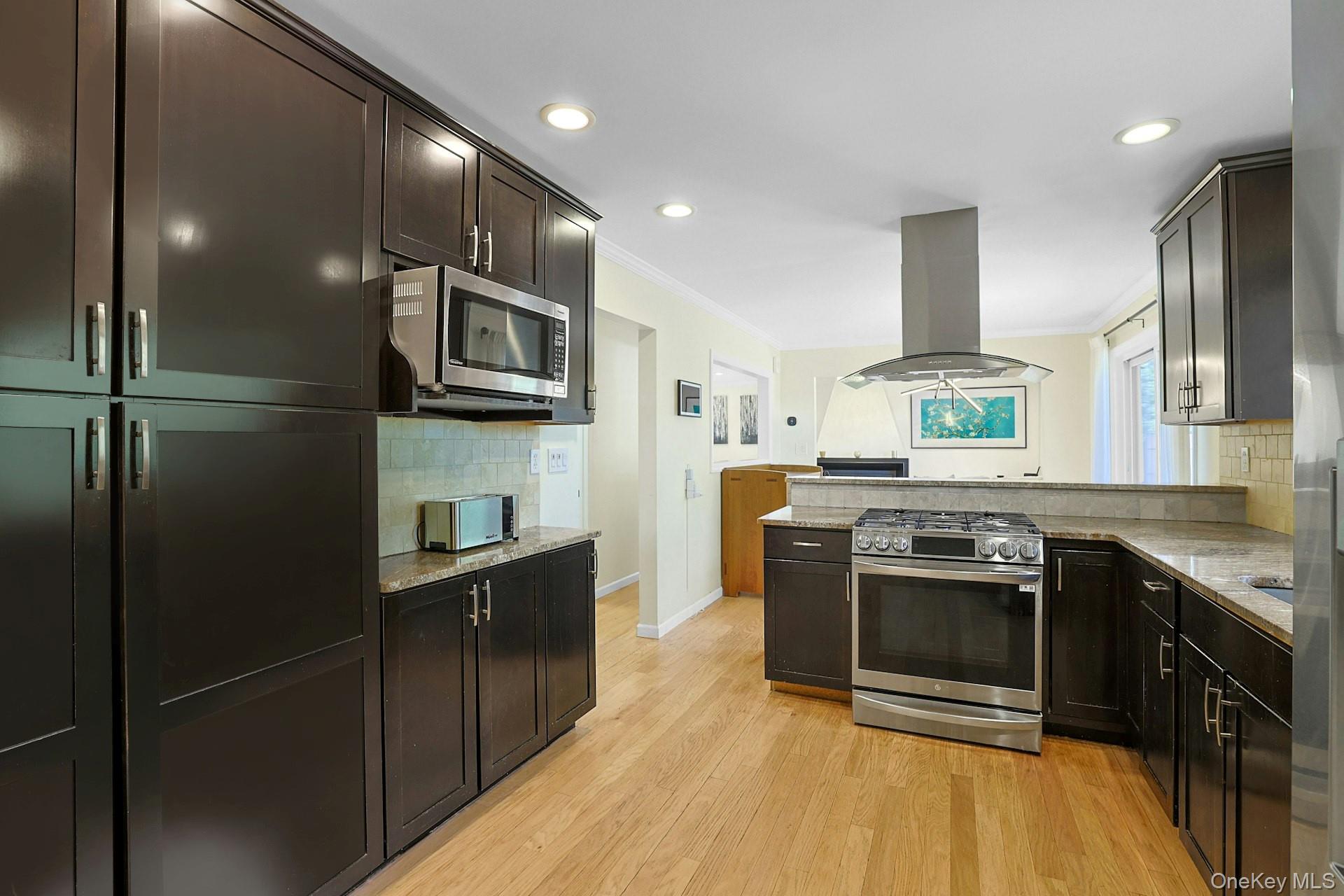 Tarrytown, New York, 10591, United States, 4 Bedrooms Bedrooms, ,3 BathroomsBathrooms,Residential,For Sale,1939396
