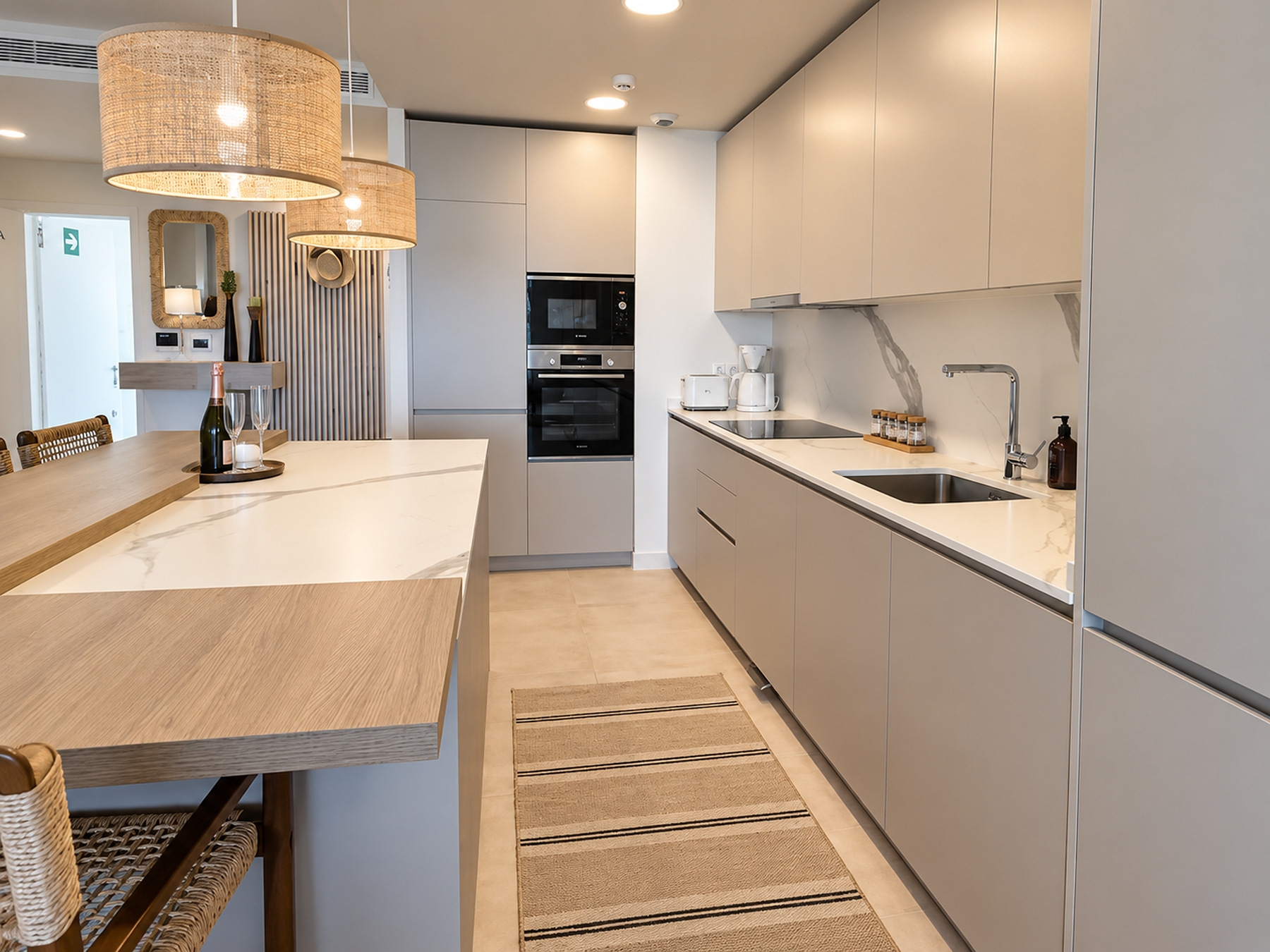  Contemporary ground-floor apartment with generous garden and sea views - 物件實景