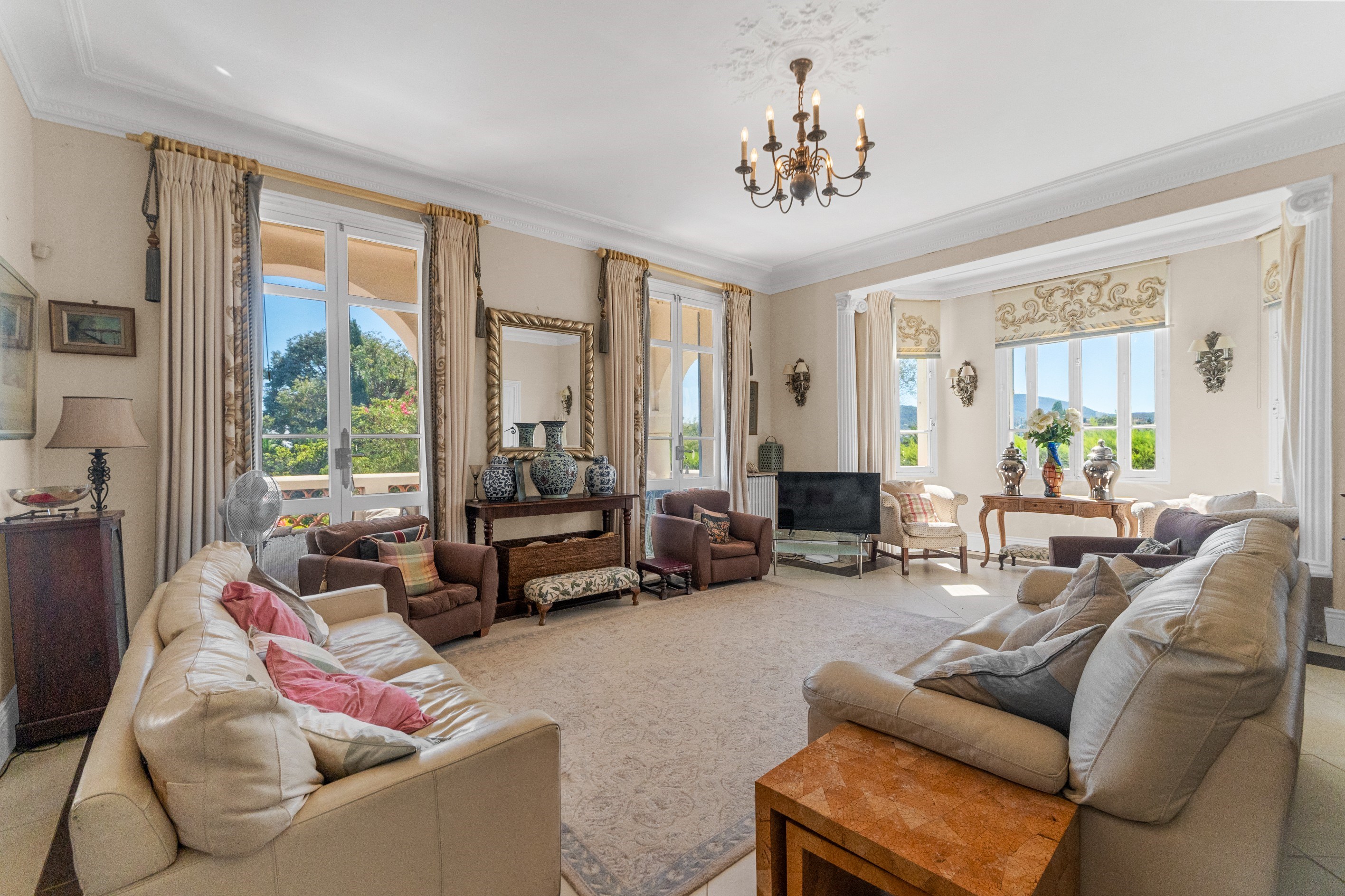  Mandelieu-la-Napoule Belle Époque estate with pool and guest house near Cannes - 物件實景