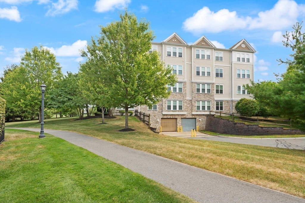 Braintree, Massachusetts, 02184, United States, 2 Bedrooms Bedrooms, ,2 BathroomsBathrooms,Residential,For Sale,1938636