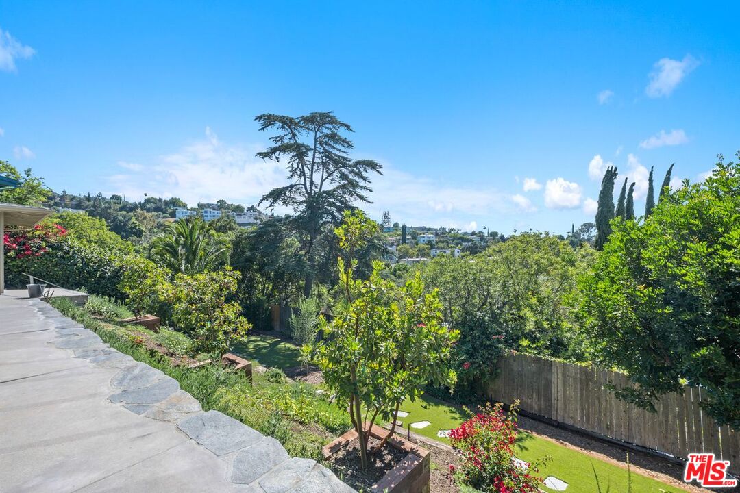 Sherman Oaks, California, 91423, United States, 3 Bedrooms Bedrooms, ,3 BathroomsBathrooms,Residential,For Sale,1986204