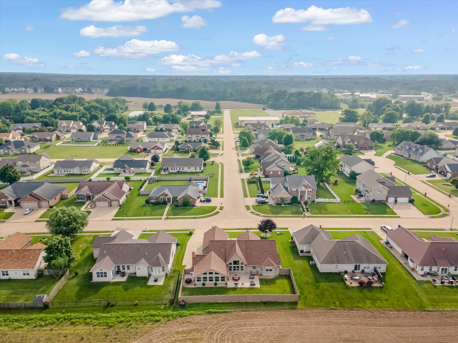 Swansea, Illinois, 62226, United States, 4 Bedrooms Bedrooms, ,4 BathroomsBathrooms,Residential,For Sale,1863975
