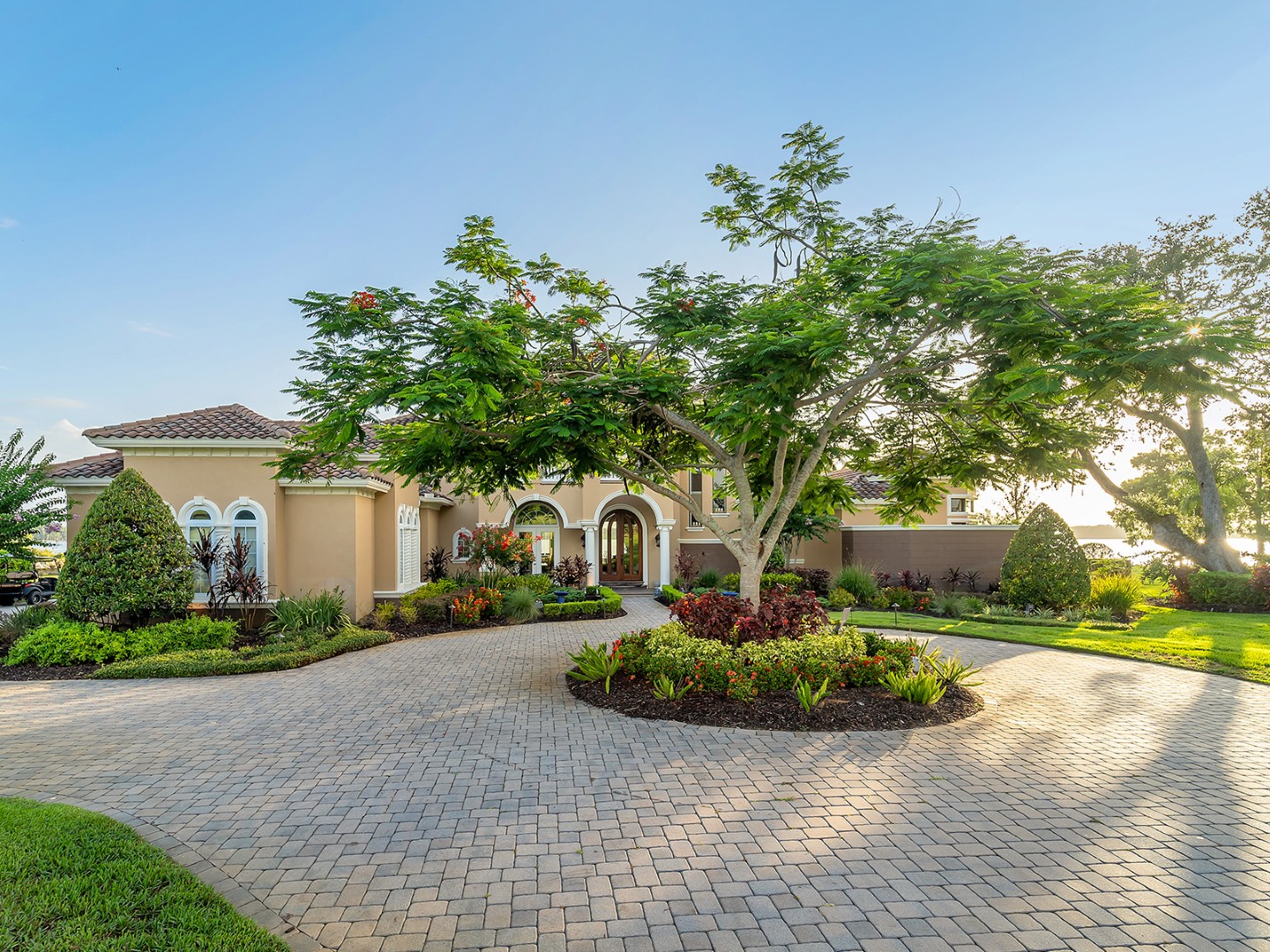 Thonotosassa, Florida, 33592, United States, 5 Bedrooms Bedrooms, ,6 BathroomsBathrooms,Residential,For Sale,1979751