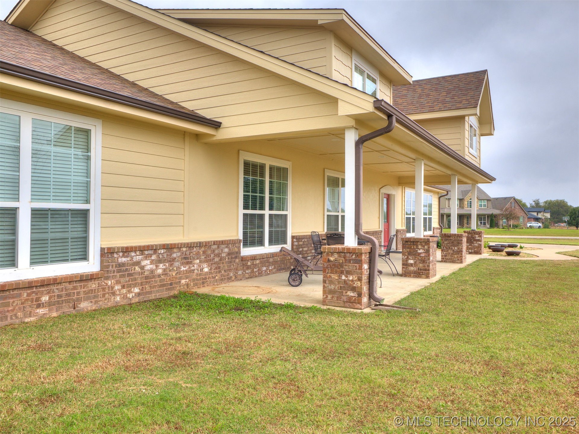 Mounds, Oklahoma, 74047, United States, 4 Bedrooms Bedrooms, ,4 BathroomsBathrooms,Residential,For Sale,1985246