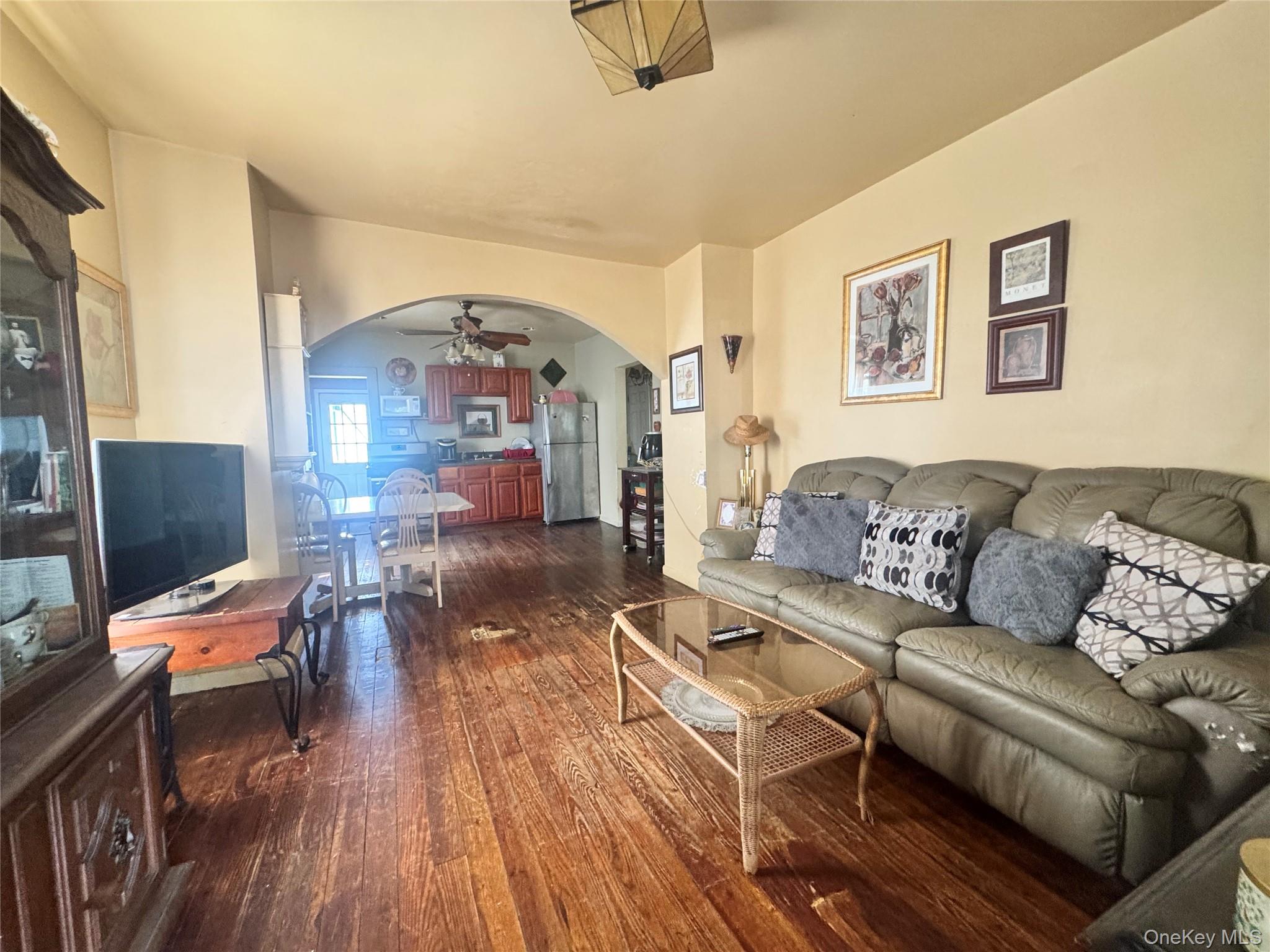 Yonkers, New York, 10701, United States, 4 Bedrooms Bedrooms, ,2 BathroomsBathrooms,Residential,For Sale,1939242