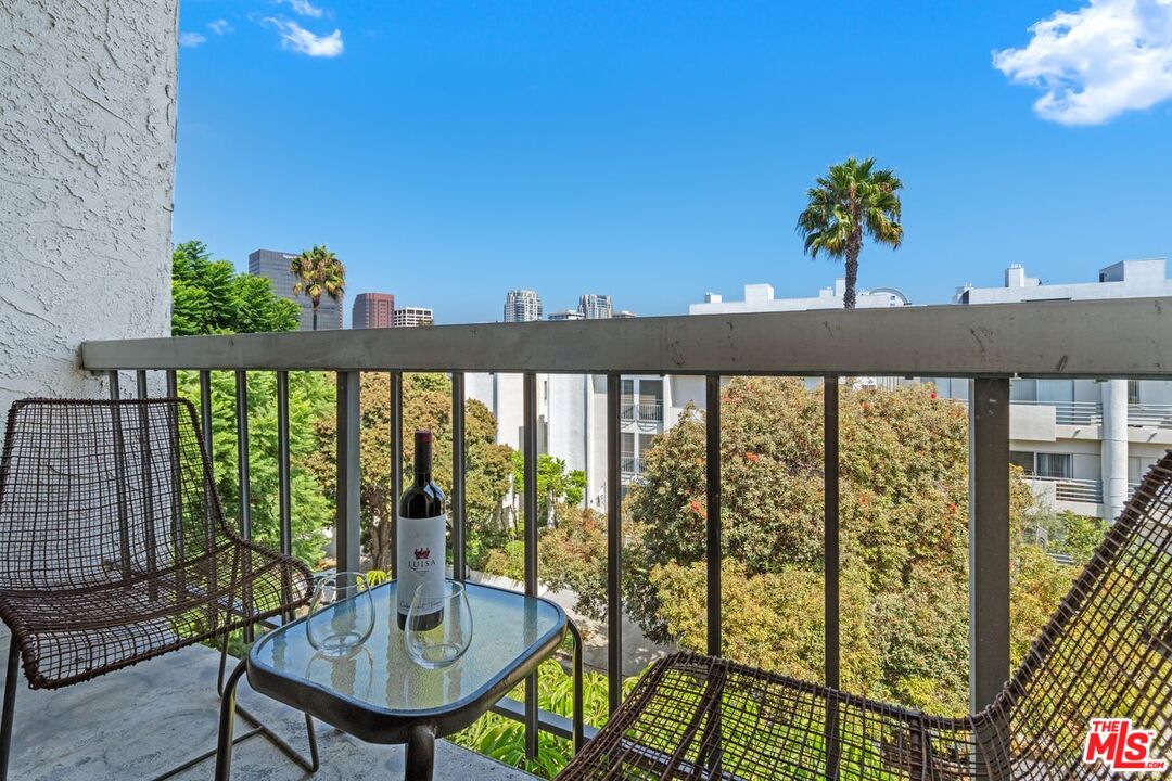 Los Angeles, California, 90024, United States, 2 Bedrooms Bedrooms, ,1 BathroomBathrooms,Residential,For Sale,1948814