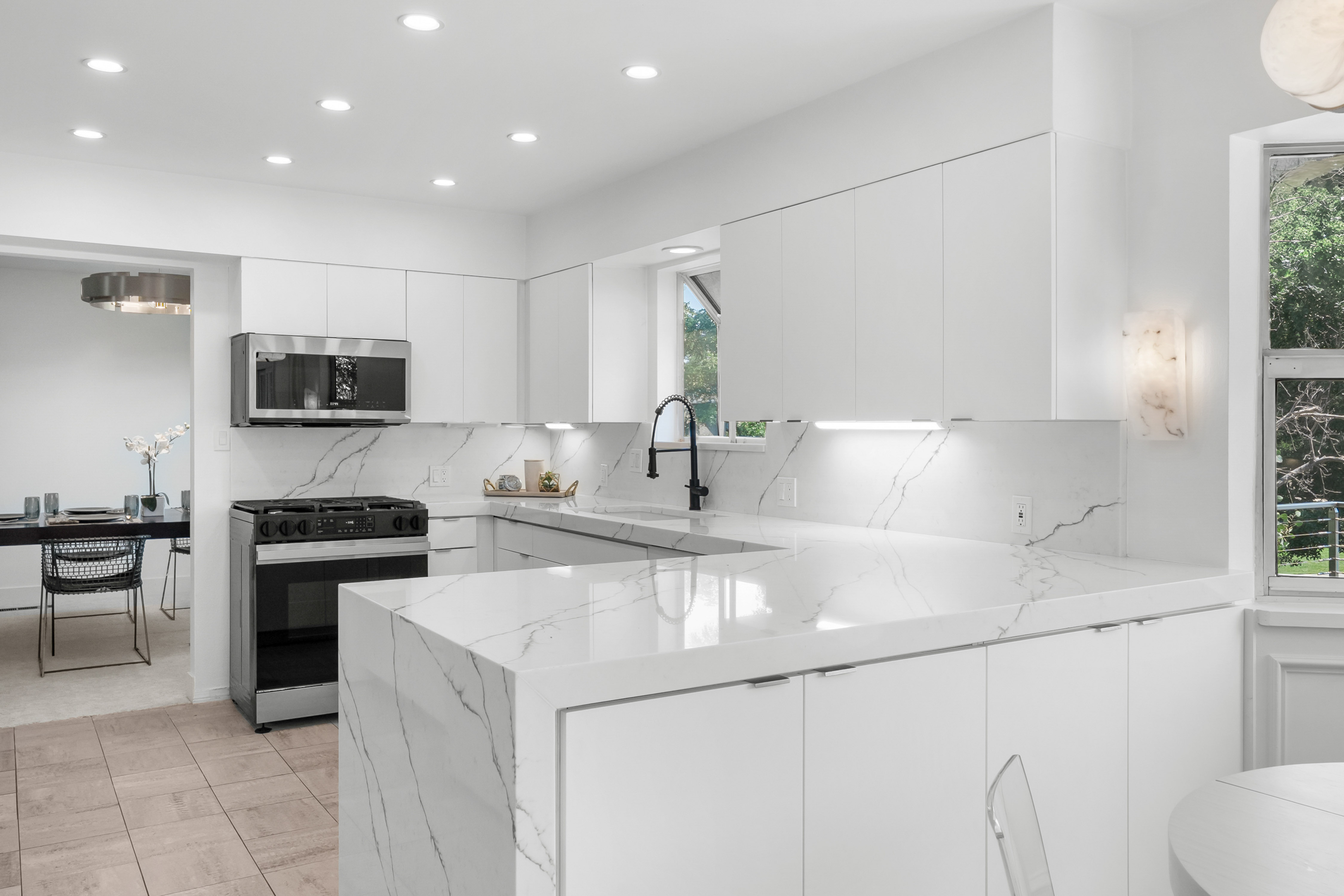  Beautiful Updated Home Located in Highly Sought-After Arapahoe Lake Neighborhood - 物件實景