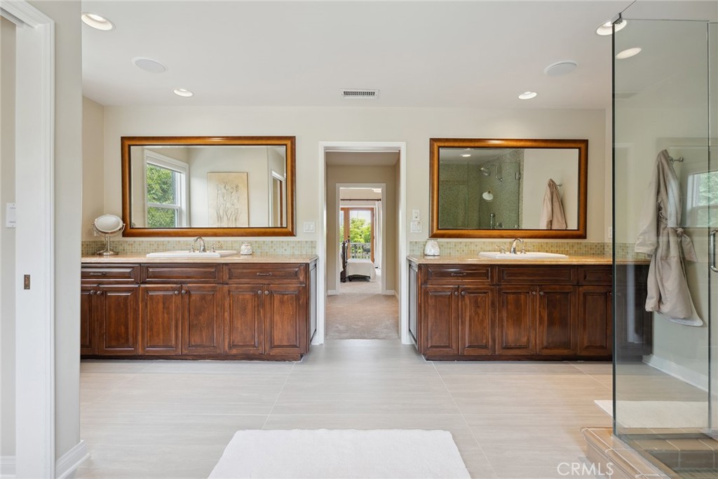 Tarzana, California, 91356, United States, 6 Bedrooms Bedrooms, ,5 BathroomsBathrooms,Residential,For Sale,1848701