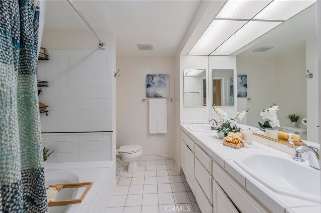 Los Angeles, California, 90024, United States, 2 Bedrooms Bedrooms, ,2 BathroomsBathrooms,Residential,For Sale,1828598