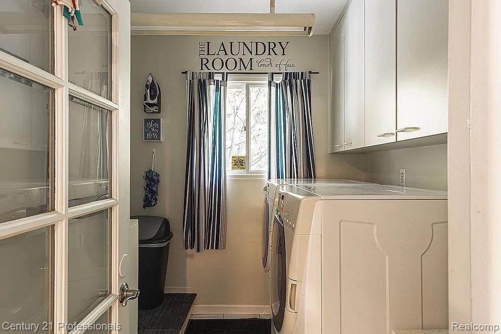 OrchardLake, Michigan, 48323, United States, 5 Bedrooms Bedrooms, ,5 BathroomsBathrooms,Residential,For Sale,1980200