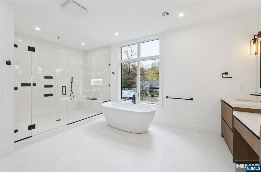 Haworth, New Jersey, 07641, United States, 6 Bedrooms Bedrooms, ,7 BathroomsBathrooms,Residential,For Sale,1989640