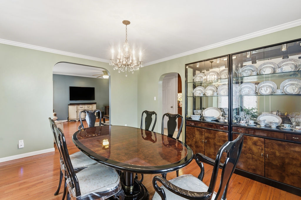 Howard Beach, New York, 11414, United States, 4 Bedrooms Bedrooms, ,1 BathroomBathrooms,Residential,For Sale,1986099