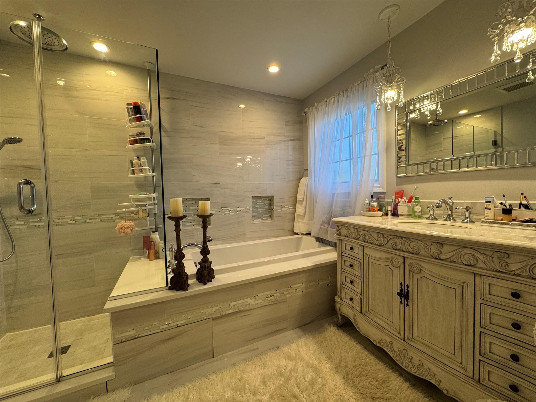 Seaford, New York, 11783, United States, 6 Bedrooms Bedrooms, ,3 BathroomsBathrooms,Residential,For Sale,1766775